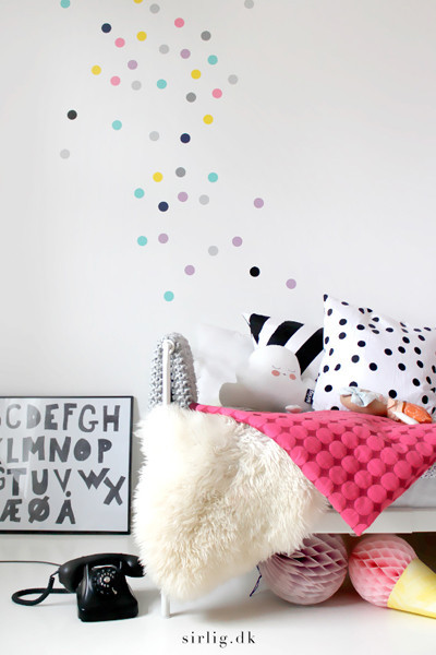 http://sirlig.dk/collections/frontpage/products/wallstickers-polka-prikker-4